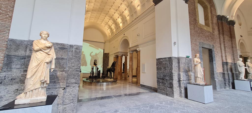 VII.16, Basilica Noniana, Herculaneum. April 2023. Looking towards statues at side of gallery. Photo courtesy of Giuseppe Ciaramella.